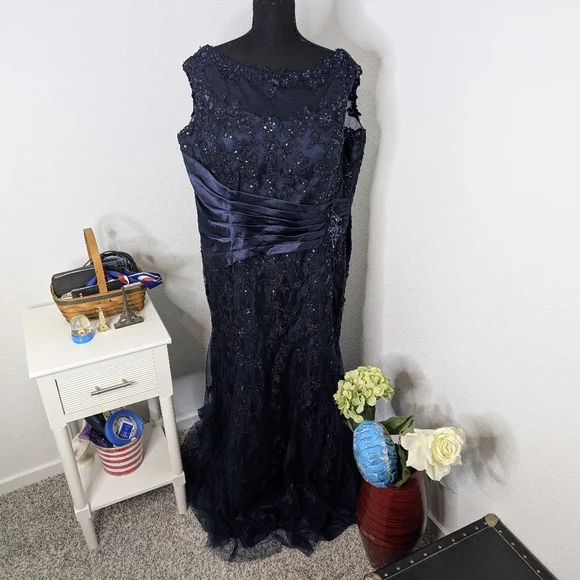 MGNY 71304 Evening Gown / Mother of the Bride Dress - Picture 5 of 10